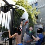 Повторная атака на посольство РФ в Киеве