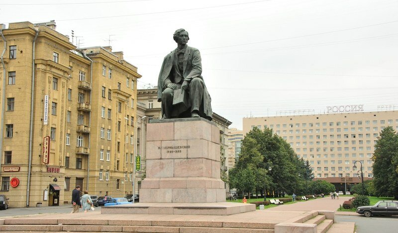 pamyatnik-chernishevskomu