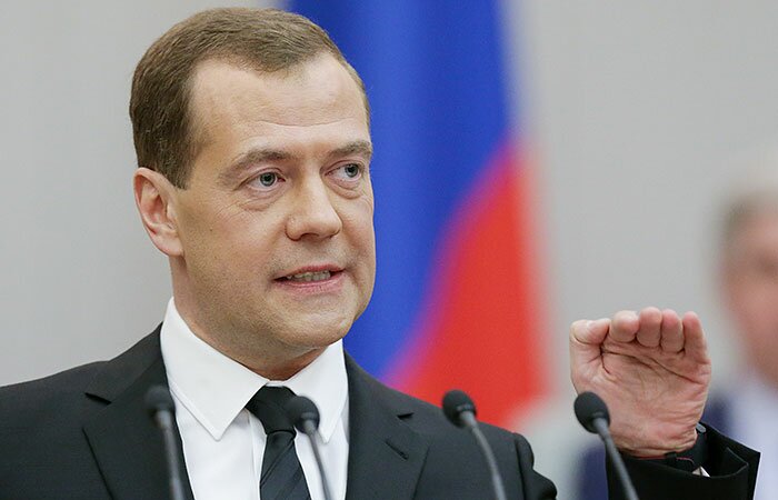 Медведев встретился с Милошем Земаном