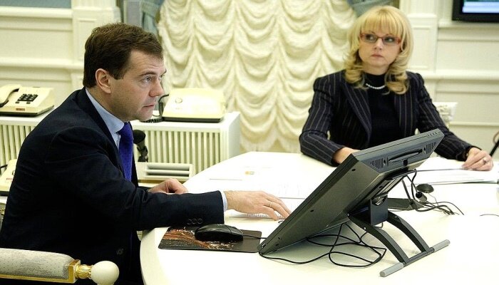 Медведев решал "квартирный вопрос"