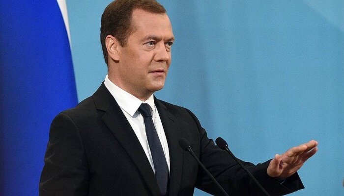 Медведев говорил об онлайн-образовании