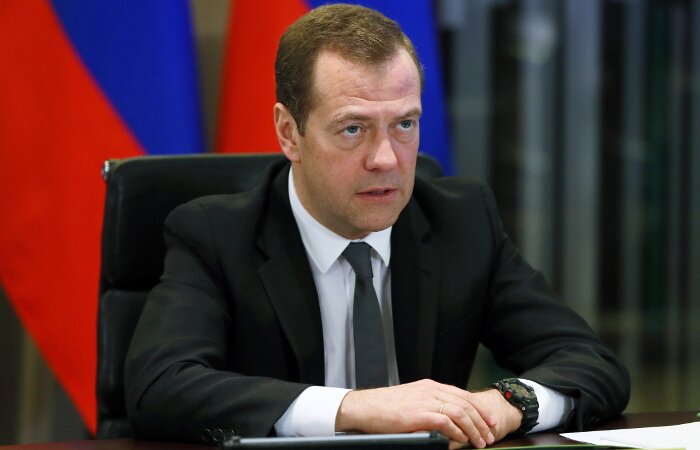 Медведев пообещал принять украинцев