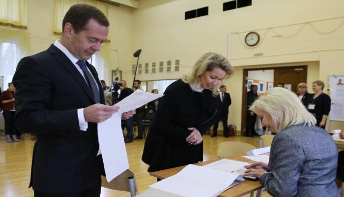 Медведев проголосовал на выборах