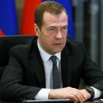 Медведев поздравил Сагинтаева