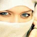 В глаза твои, как в зеркало, смотрюсь.