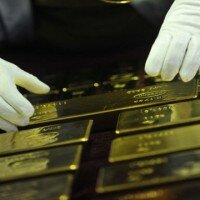 Россия начала активно скупать золото